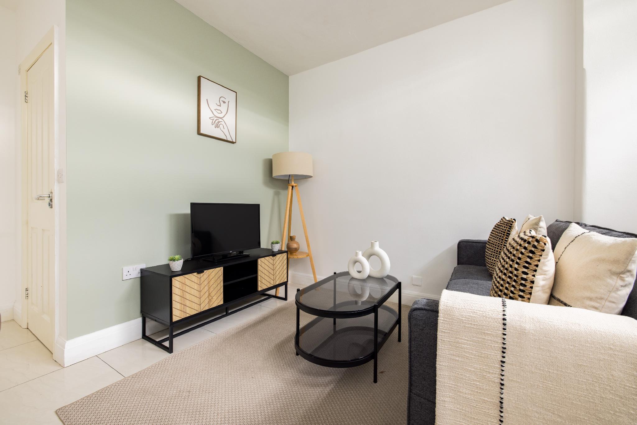 The Cricklewood Flats Booking.si